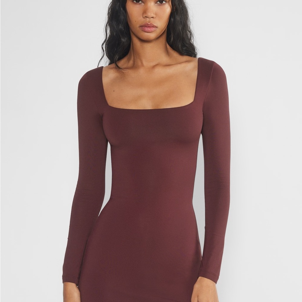 Aritzia contour mini dress burgundy